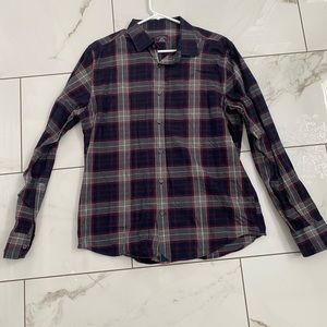 UNTUCKit size large
